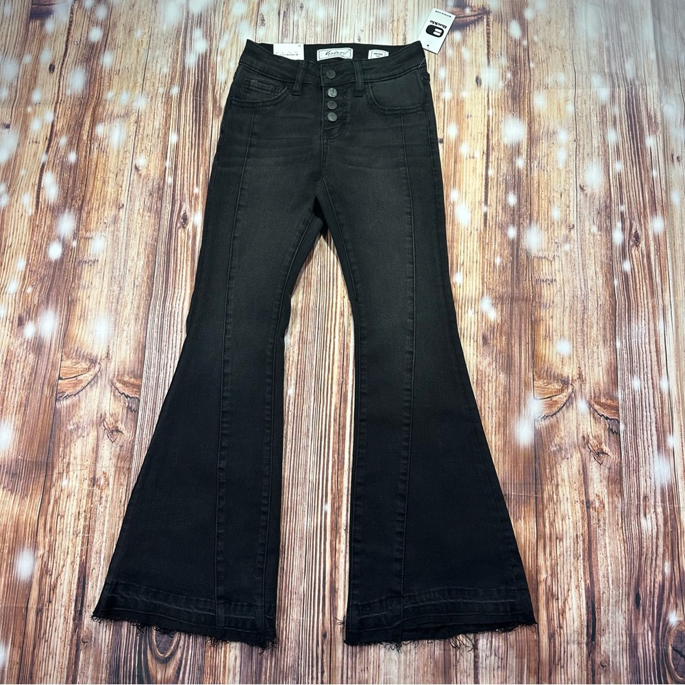 NWT KanCan Mid-Rise Flare 7 Regular Girls